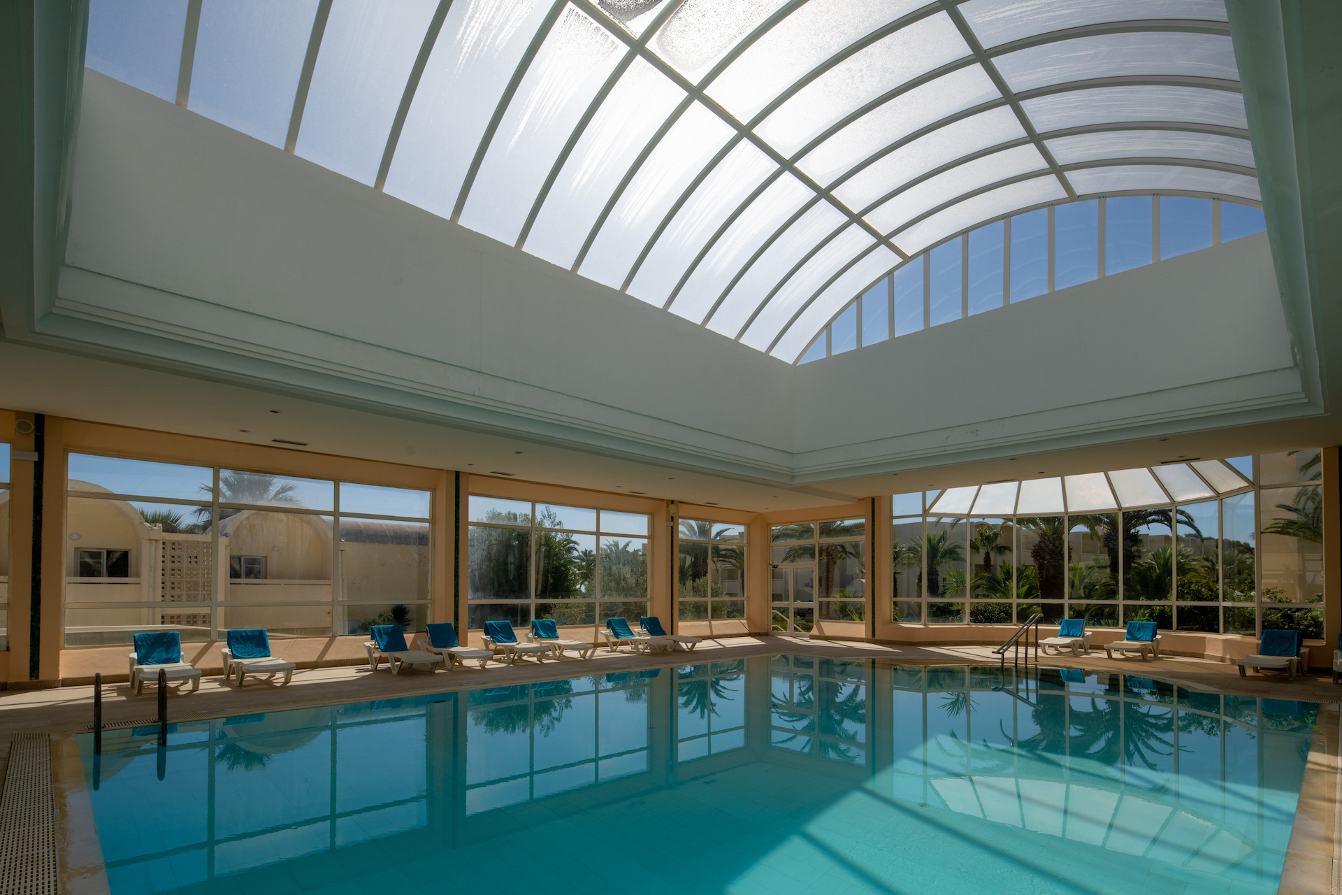 Piscine intérieure & Solarium